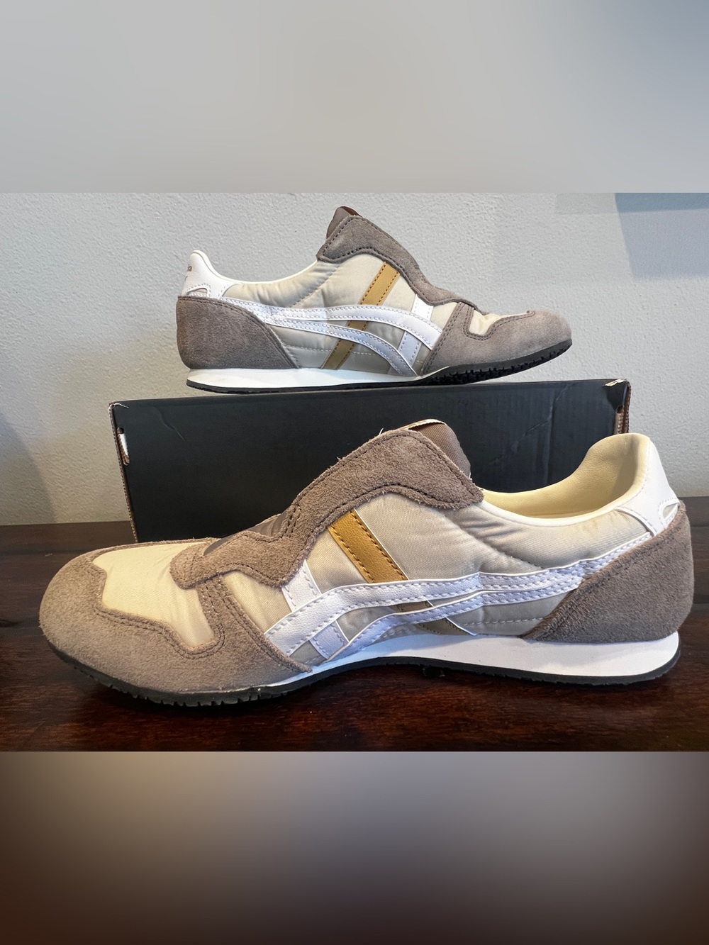 Onitsuka Tiger Serrano Slip-on Birch/White NWT Women's 8 Japan Exclusive